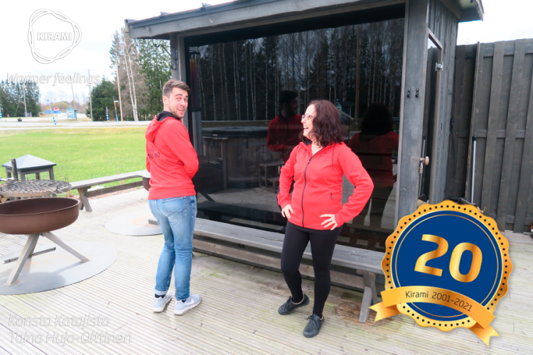 Kirami-sauna’s kregen het Finnish Key Flag Symbol | Meer weten over FinVision® -sauna? | Onze verkopers vertellen u graag meer :)