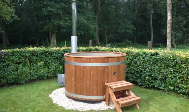 De hottub moet worden geplaatst op een vlakke ondergrond die het volle gewicht kan dragen | Kirami