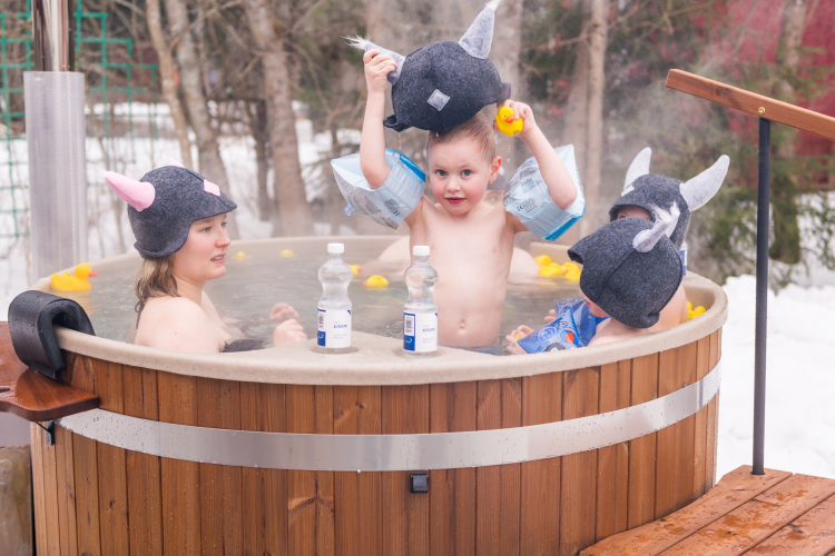 Tegenwoordig draait het saunagebruik om ontspanning in al haar vormen: een sauna nemen, in een hottub baden of barbecueën | Kirami