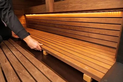 Kirami FinVision® -sauna M Misty -  de bankjes gemakkelijk worden opgeheven schoon te maken.